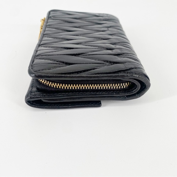 Miu Miu Nappa Matelasse Black Patent Leather Tri-Fold Flap Wallet - Picture 4 of 10